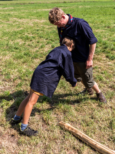 Boys "wrestling" - Pfade/Trails