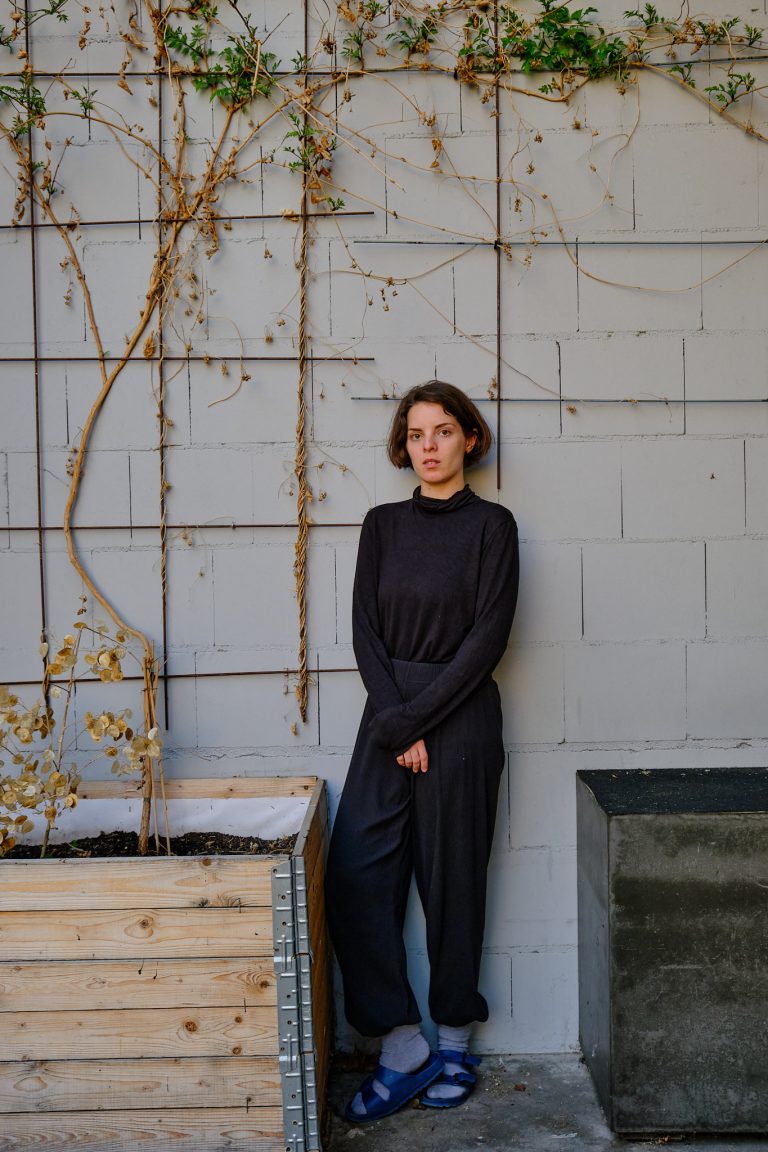 Portrait von Gal Feffermann
| Choreografin im Theaterhof.
für FAZ / 2021