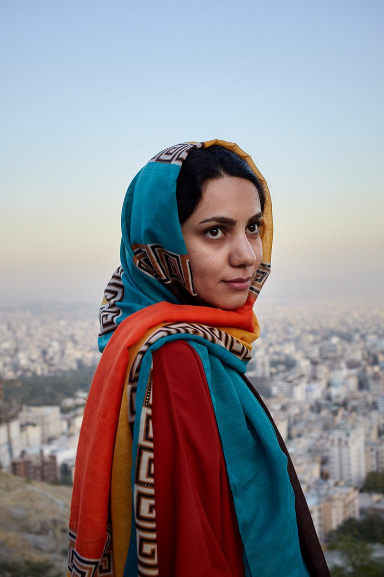 Portrait von Mina Abbas Panah
| Fotografin auf einem Berg bei Teheran.